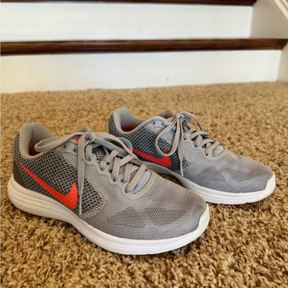 Women’s Nike Revolution 3 running shoes, size 6.5